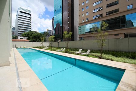 Studio para alugar com 32m², 1 quarto e 1 vaga Studio para alugar com 32m², 1 quarto e 1 vagaÁrea comum - Piscina