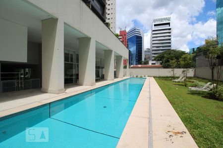 Studio para alugar com 32m², 1 quarto e 1 vaga Studio para alugar com 32m², 1 quarto e 1 vagaÁrea comum - Piscina