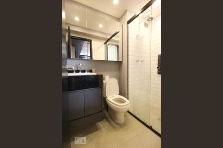 Banheiro  de kitnet/studio para alugar com 1 quarto, 32m² em Vila Olímpia, São Paulo