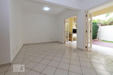 Sala de casa de condomínio para alugar com 3 quartos, 112m² em Jardim Santa Marcelina, Campinas