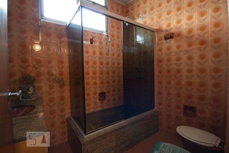 Casa à venda com 195m², 3 quartos e 3 vagasBanheiro Corredor