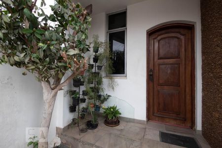 Casa à venda com 195m², 3 quartos e 3 vagasEntrada