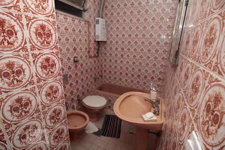 Apartamento à venda com 65m², 2 quartos e sem vaga Apartamento à venda com 65m², 2 quartos e sem vagaBanheiro