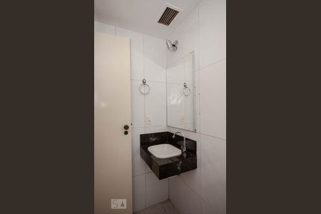 Banheiro de kitnet/studio à venda com 1 quarto, 38m² em Cerqueira César, São Paulo