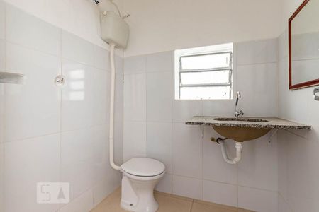 Banheiro de casa para alugar com 1 quarto, 70m² em Jardim Eliane, São Paulo