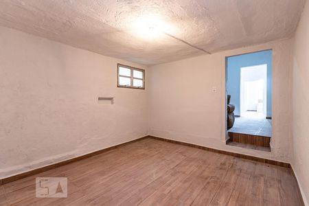 Quarto de casa para alugar com 1 quarto, 70m² em Jardim Eliane, São Paulo