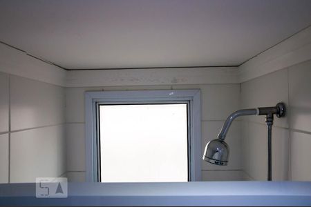 Banheiro de apartamento para alugar com 2 quartos, 45m² em Vila Carmosina, São Paulo