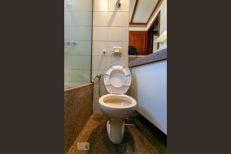 Apartamento para alugar com 45m², 1 quarto e 1 vaga Apartamento para alugar com 45m², 1 quarto e 1 vagaBanheiro da Suíte