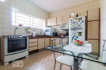 Casa à venda com 100m², 3 quartos e 2 vagas Casa à venda com 100m², 3 quartos e 2 vagasCozinha