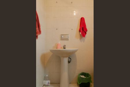 Casa à venda com 330m², 4 quartos e 2 vagasBanheiro 