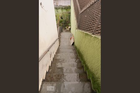 Casa à venda com 330m², 4 quartos e 2 vagasEscadas