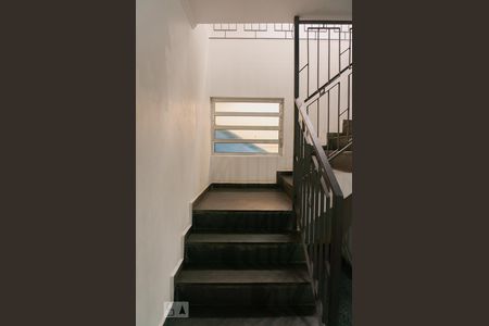 Escadas de casa à venda com 4 quartos, 330m² em Chora Menino, São Paulo