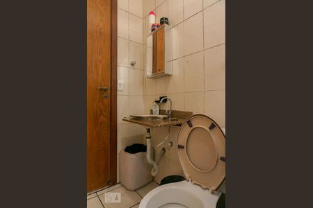 Casa à venda com 330m², 4 quartos e 2 vagasBanheiro da Suíte 2