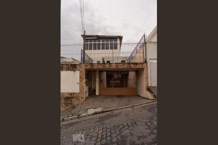 Casa à venda com 330m², 4 quartos e 2 vagasFachada