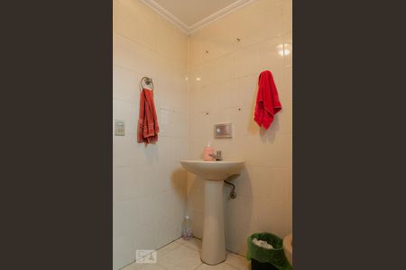 Casa à venda com 330m², 4 quartos e 2 vagasBanheiro 