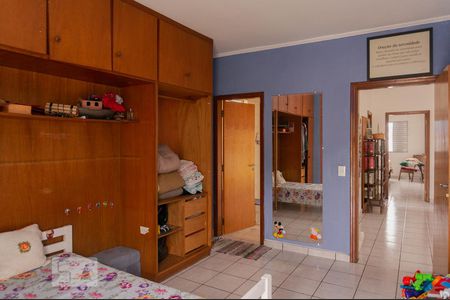 Casa à venda com 330m², 4 quartos e 2 vagasSuíte 1