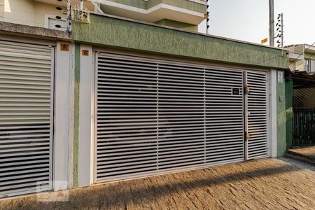 Casa à venda com 130m², 3 quartos e 2 vagasFachada