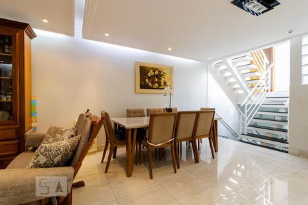 Casa à venda com 130m², 3 quartos e 2 vagasSala