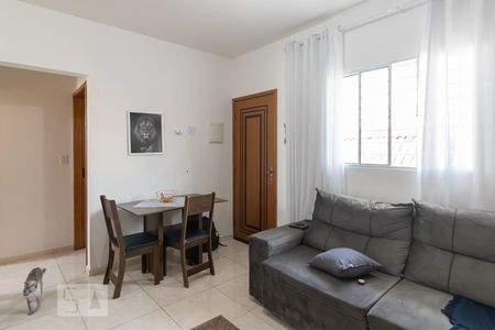 Sala/Cozinha de apartamento para alugar com 2 quartos, 43m² em Vila Domitila, São Paulo