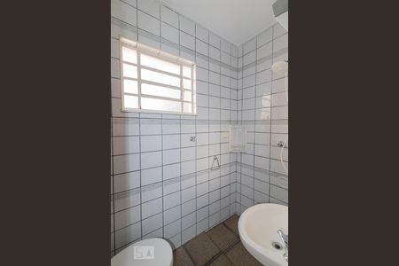 Casa à venda com 135m², 3 quartos e 2 vagasBanheiro 