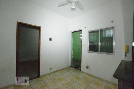 Sala de apartamento para alugar com 1 quarto, 60m² em Olaria, Rio de Janeiro