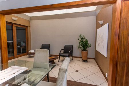 Casa de condomínio à venda com 188m², 3 quartos e 2 vagasSala de jantar