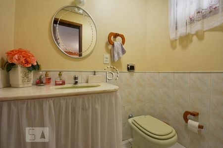 Banheiro de casa de condomínio à venda com 4 quartos, 177m² em Ipanema, Porto Alegre
