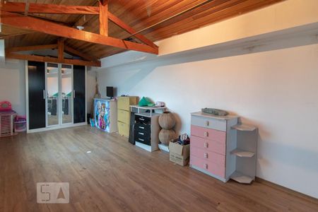 Casa à venda com 180m², 2 quartos e 5 vagasSótão