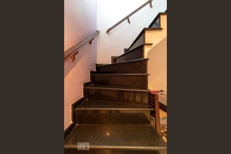 Escada de casa à venda com 2 quartos, 180m² em Parque Vitoria, São Paulo