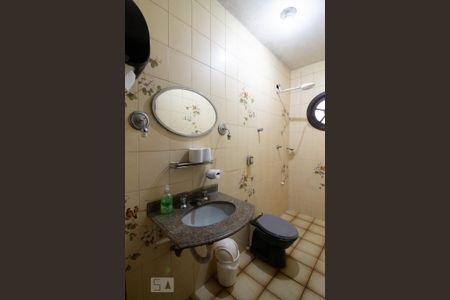 Casa à venda com 300m², 4 quartos e 2 vagasBanheiro