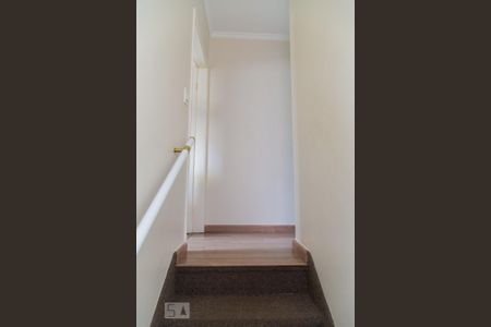 Corredor / Escada de casa para alugar com 3 quartos, 160m² em Parque Jabaquara, São Paulo