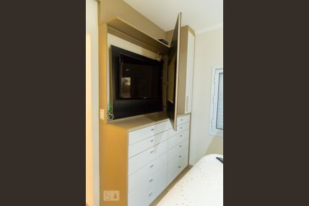 Suíte - Detalhe TV de casa para alugar com 3 quartos, 160m² em Parque Jabaquara, São Paulo