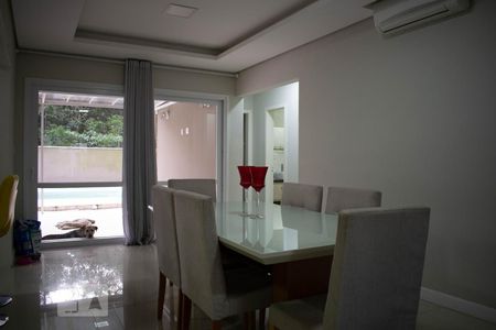 Casa de condomínio à venda com 213m², 4 quartos e 4 vagasSala de Estar