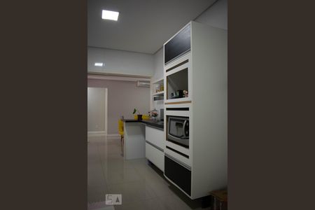 Casa de condomínio à venda com 213m², 4 quartos e 4 vagasCozinha