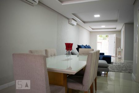 Sala de Estar de casa de condomínio à venda com 4 quartos, 213m² em Vila Nova, Porto Alegre