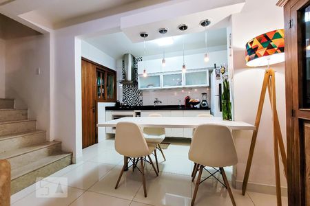 Sala de casa de condomínio à venda com 3 quartos, 143m² em Ipanema, Porto Alegre