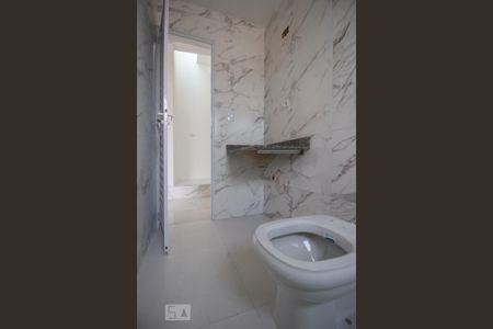 Casa para alugar com 57m², 2 quartos e sem vagaBanheiro