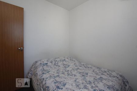 QUARTO 1 de apartamento para alugar com 2 quartos, 42m² em Jardim Dona Leopoldina, Porto Alegre