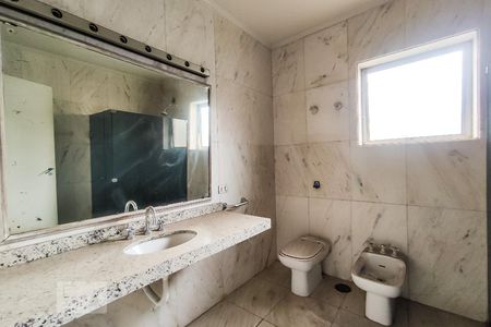 Casa à venda com 748m², 4 quartos e 6 vagasBanheiro Suíte 1