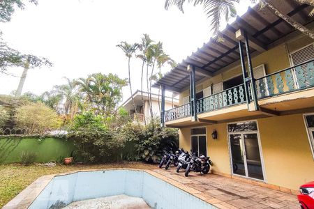 Casa à venda com 748m², 4 quartos e 6 vagasÁrea Externa