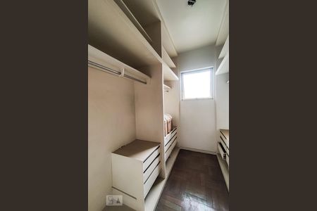 Casa à venda com 748m², 4 quartos e 6 vagasCloset Suíte 1