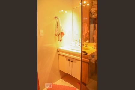 Apartamento para alugar com 110m², 3 quartos e 1 vaga Apartamento para alugar com 110m², 3 quartos e 1 vagaBanheiro Corredor