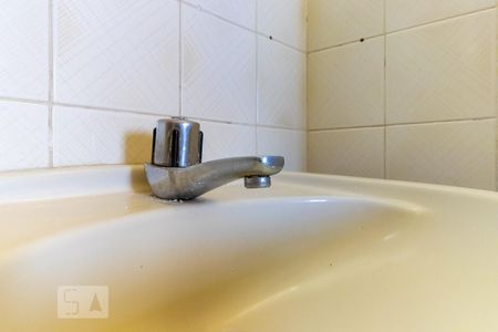 Banheiro social de apartamento para alugar com 2 quartos, 67m² em Cambuí, Campinas