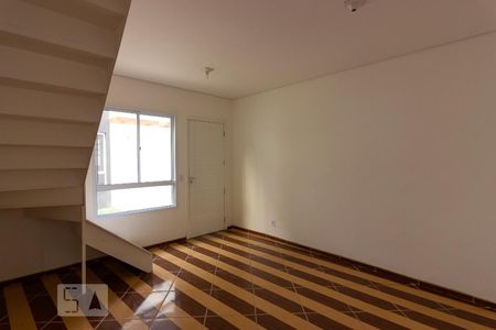 Sala de casa de condomínio para alugar com 2 quartos, 48m² em Quinta dos Angicos, Cotia