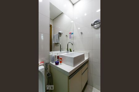 Casa à venda com 140m², 3 quartos e 2 vagasBanheiro da Suíte