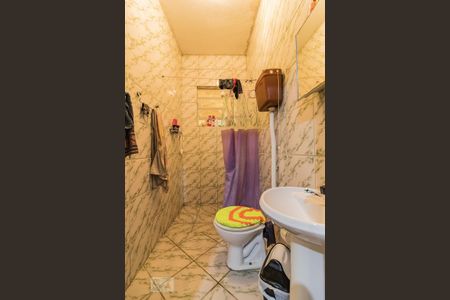 Banheiro de casa à venda com 2 quartos, 80m² em Nonoai, Porto Alegre