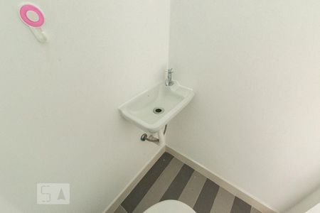Apartamento para alugar com 124m², 3 quartos e 1 vaga Apartamento para alugar com 124m², 3 quartos e 1 vagaBanheiro de Serviço - Torneira