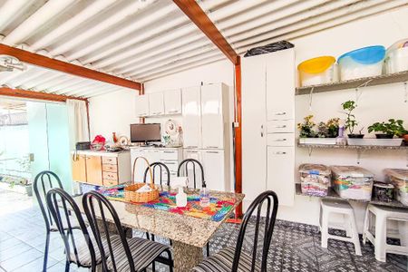 Casa à venda com 330m², 3 quartos e 2 vagasÁrea