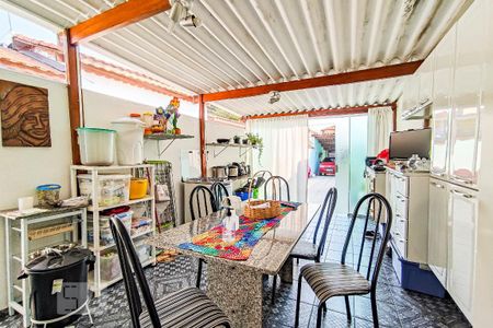 Casa à venda com 330m², 3 quartos e 2 vagasÁrea