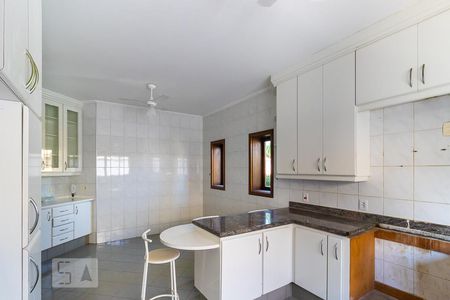 Casa à venda com 620m², 4 quartos e 4 vagas Casa à venda com 620m², 4 quartos e 4 vagasCozinha